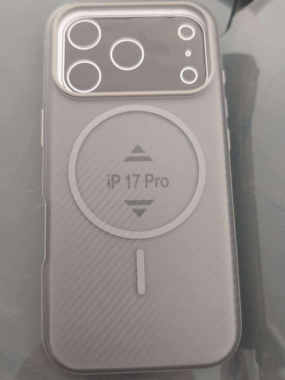 Clear Magnetic iP 17 Pro Phone Case - Smoke Gray